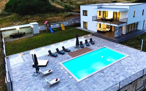 B&B Signo - Luxury Villa Rilassante-Heated Pool,Full Privacy,Children Playground - Bed and Breakfast Signo