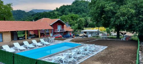 Konak Ždrma Stara planina - Crni Vrh