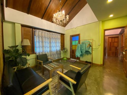 T-House BKK 2Floors near BTS with swimming pool and free Wifi