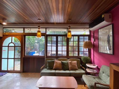T-House BKK 2Floors near BTS with swimming pool and free Wifi