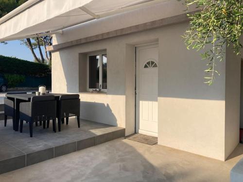 Superbe appartement au calme et vue sur la mer in 卡涅