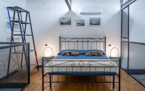 1 queen bed, 1 sofa bed