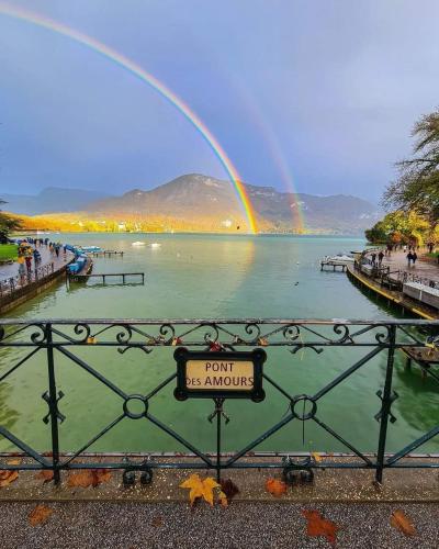 Studio indépendant 3 étoiles dans magnifique villa au bord du lac d'Annecy