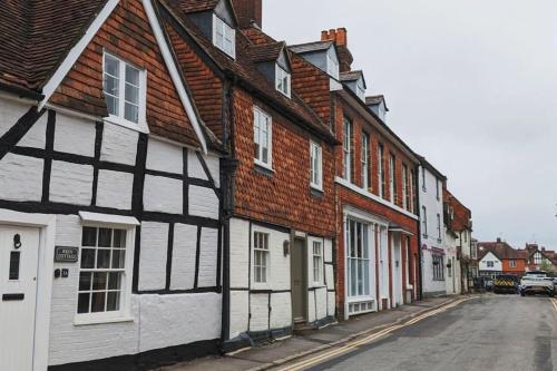 Cosy character cottage in central Marlborough UK in Marlborough