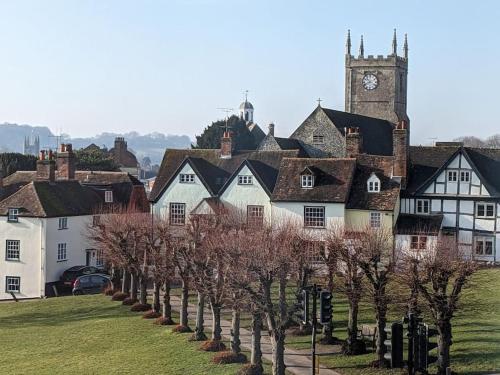 Cosy character cottage in central Marlborough UK in Marlborough