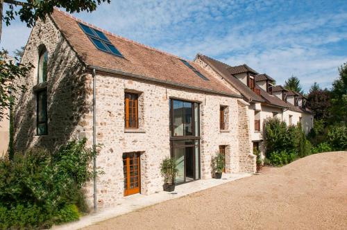 Petit loft de charme proche VERSAILLES SACLAY 30 mn PARIS jardin terrasse parking securisé