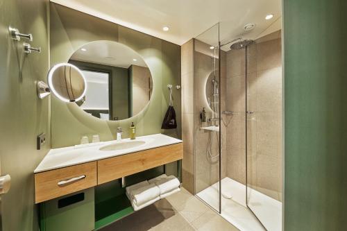 room detail thumbnail 2