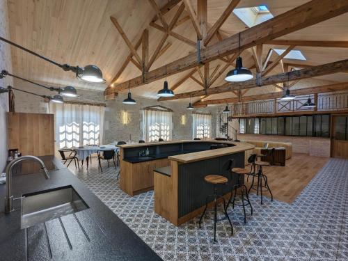 Appartement Mainxe-Gondeville, 5 pièces, 8 personnes - FR-1-653-235 (Sejour de luxe au cœur de Mainxe, avec truffe et cours de cuisine, ideal pour 4 couples - FR-1-653-2) in Gondeville
