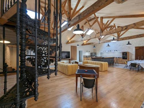 Appartement Mainxe-Gondeville, 5 pièces, 8 personnes - FR-1-653-235 (Sejour de luxe au cœur de Mainxe, avec truffe et cours de cuisine, ideal pour 4 couples - FR-1-653-2) in Gondeville