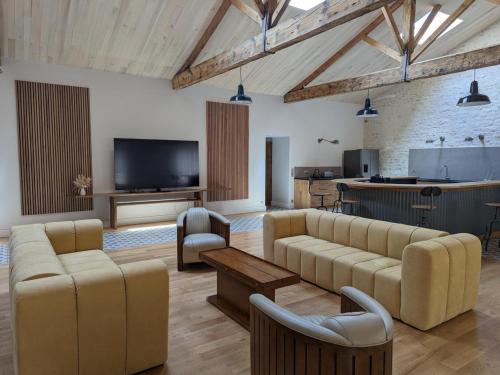 Appartement Mainxe-Gondeville, 5 pièces, 8 personnes - FR-1-653-235 (Sejour de luxe au cœur de Mainxe, avec truffe et cours de cuisine, ideal pour 4 couples - FR-1-653-2) in Gondeville