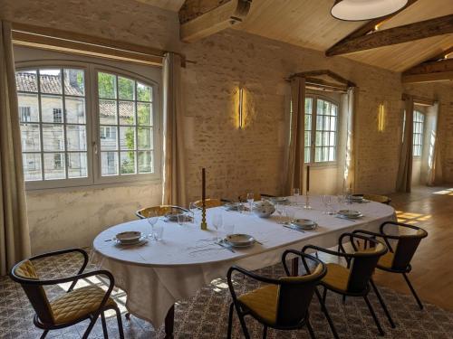 Appartement Mainxe-Gondeville, 5 pièces, 8 personnes - FR-1-653-235 (Sejour de luxe au cœur de Mainxe, avec truffe et cours de cuisine, ideal pour 4 couples - FR-1-653-2) in Gondeville