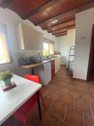 주방, Air Conditioned "Casa Tropicana" Villa-Sleeps 10-Free WiFi-Private Pool-Free Parking in 엘 팔마르