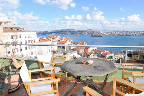 Spectacular Bosphorus View, Private Rooftop Terrace 6BR, 2BA