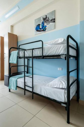Bunk Bed in 6-Bed Female Dormitory Room 