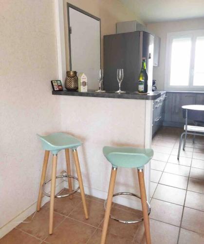 酒吧/高級酒吧, Maison de plein pied, 80m2, 2 ch., jardin clos in 屈伊伯龍