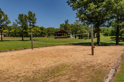 Lil' Treehouse Cabin - image 7