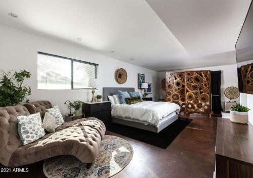 Designer 5 Bd Home, Fountain Pool, Spa, Game Patio in Paradise Valley