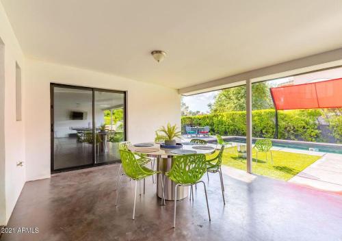 Létesítmények, Designer 5 Bd Home, Fountain Pool, Spa, Game Patio in Paradise Valley