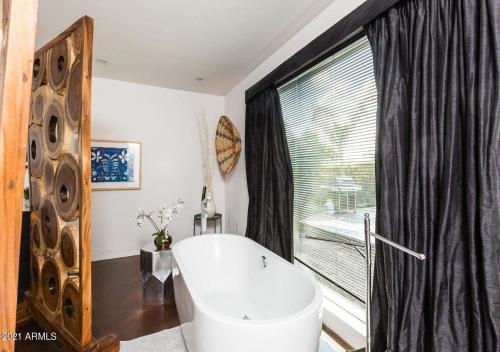 Létesítmények, Designer 5 Bd Home, Fountain Pool, Spa, Game Patio in Paradise Valley