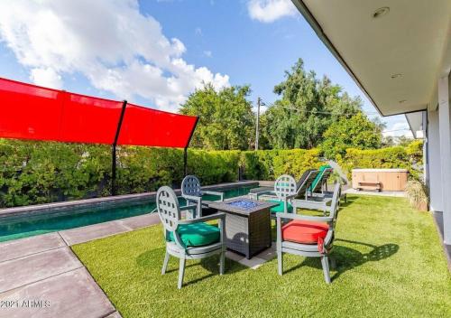 Úszómedence, Designer 5 Bd Home, Fountain Pool, Spa, Game Patio in Paradise Valley