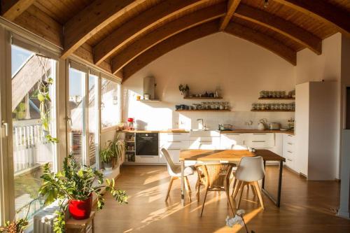 Penthouse + 2 balconies & terrace, Berlino