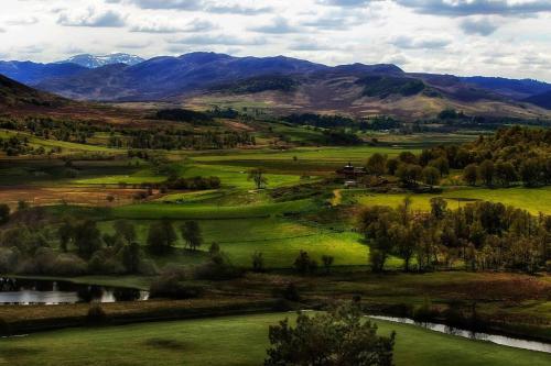 Цікаві місця поруч, Spectacular Mountain View Ecopod in Лагган