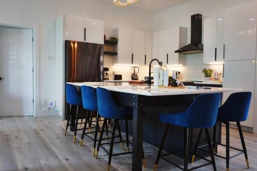 Amazing New House - Waterfront Getaway + Boat Dock thumb 2