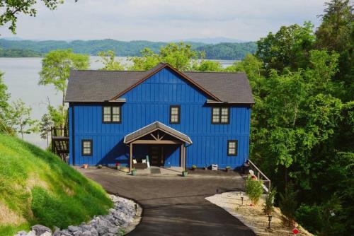 Amazing New House - Waterfront Getaway + Boat Dock detail