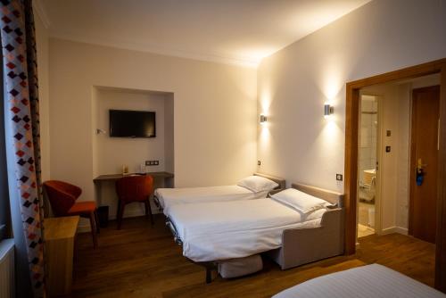4 twin beds
