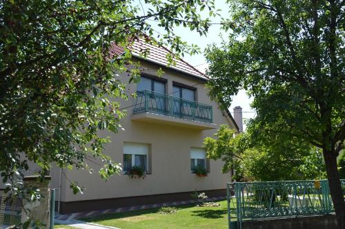 Widok z zewnątrz, Aniko Vendeghaz in Harkany