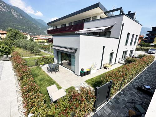 Residence Zangirolami - Luxury Garden and Balcony Apartments 5