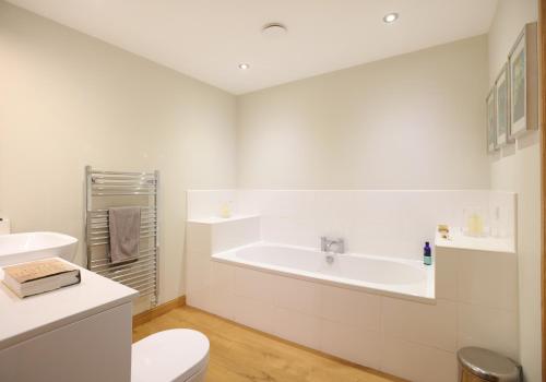 Kingswood - image 11