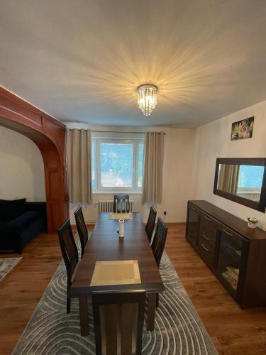 4 Bedroom Elegant, Beautiful And Spacious Home With A Botanical Garden - Senec