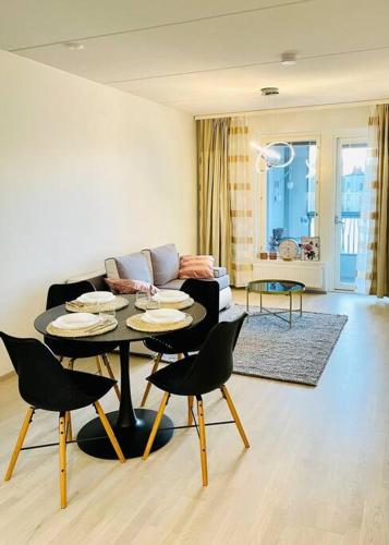 Modern family apartment next to metro easy access to Helsinki