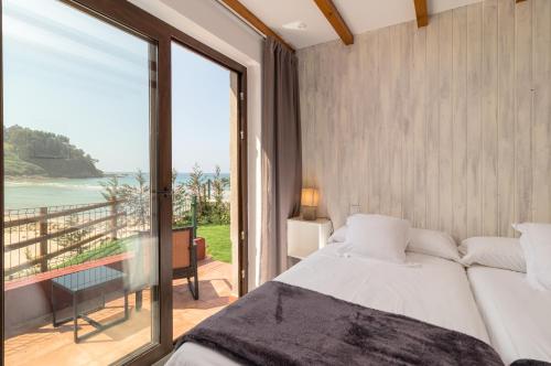 Double Room with Balcony and Sea View