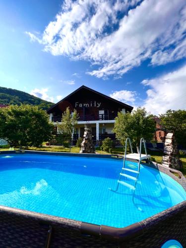 Chalet Family - image 14