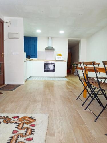 2 bedrooms, 4 beds