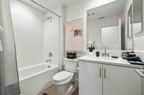 Sunny Oasis 2 BD w/bonus loft, Sleeps 6, Pool, Gym in La Quinta, USA