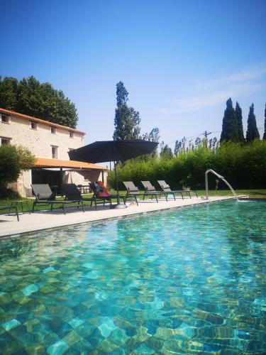 Peldbaseins, Mas Puig Grand Gîte (Mas Puig Grand Gite) in Saint-Genis-des-Fontaines