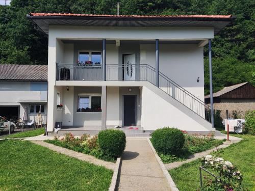 Viesnīcas āriene, Apartman Mir in Dobrinje