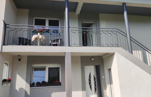 Viesnīcas āriene, Apartman Mir in Dobrinje