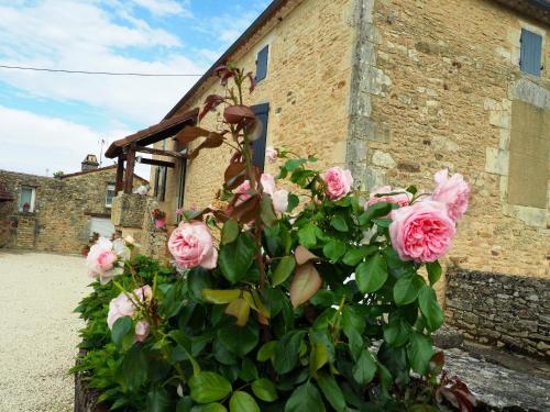 Maison d'une chambre avec piscine partagee jardin clos et wifi a Frayssinet le Gelat