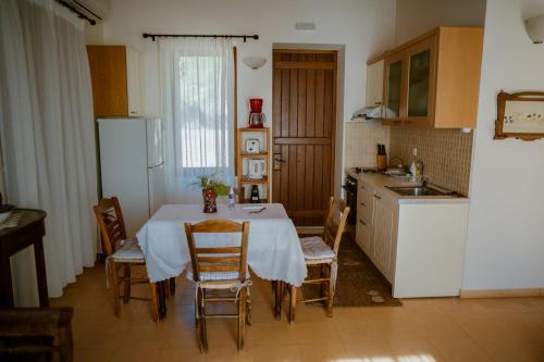 Iekārtas, Seafront Traditional Stone House in Sunset Olive Grove - B in Kedro (Lesvos)
