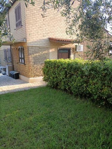 VILLA GIULIANA stanze con bagno interno in Villa a 350 mt spiaggia libera Lido delle Sirene 4
