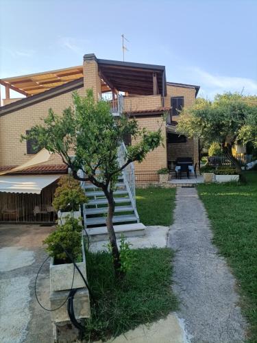 VILLA GIULIANA stanze con bagno interno in Villa a 350 mt spiaggia libera Lido delle Sirene 3