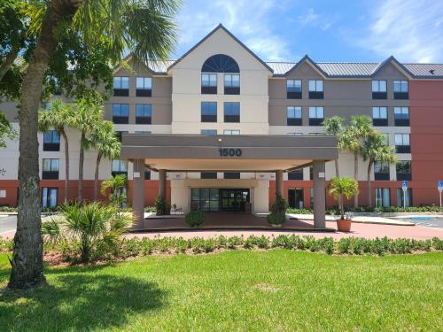 Holiday Inn Express & Suites Ft Lauderdale N - Exec Airport, an IHG Hotel