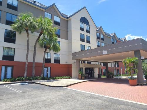 홀리데이 인 익스프레스 포트로더데일 노스 - 이그제큐티브 에어포트 바이 IHG - 숙소 외관