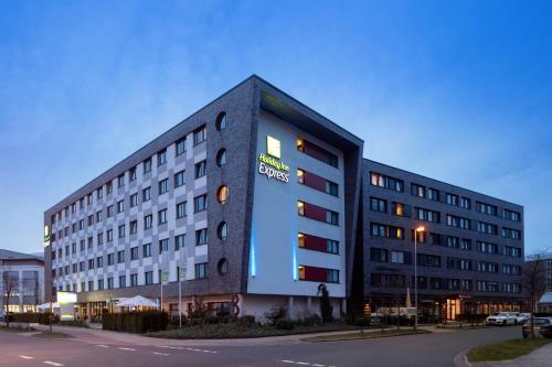 Foto 1: Holiday Inn Express Bremen Airport, an IHG Hotel