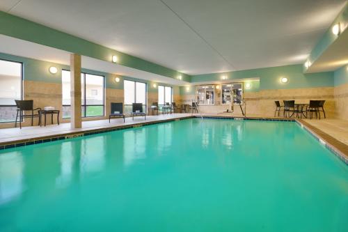 Holiday Inn Express and Suites Helena By IHG - 수영장