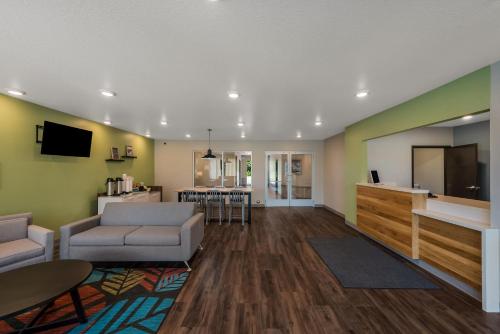 Előcsarnok, WoodSpring Suites West Palm Beach in West Palm Beach (Florida)